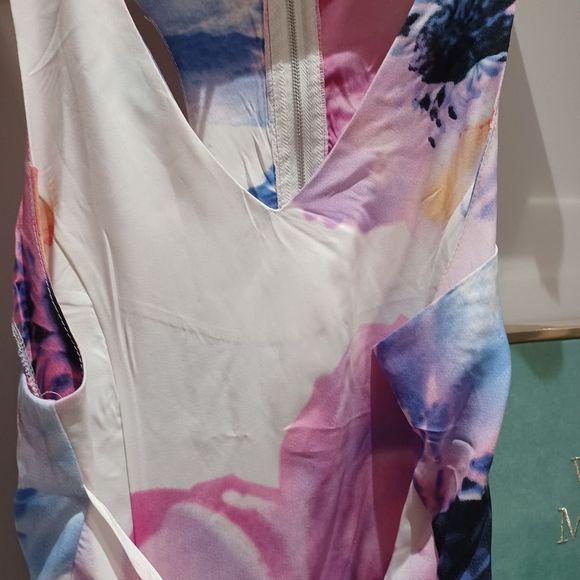 💰3/$30Vibrant mini front knot dress - Picture 6 of 8